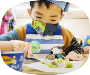 フルーツヨーグルトを作ってみよう（認定こども園）